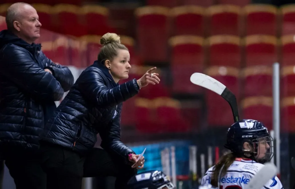 Kampen om andraplatsen lever efter svängig match