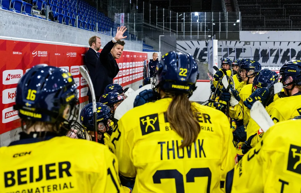 Erika Holst har tagit ut en ny trupp.