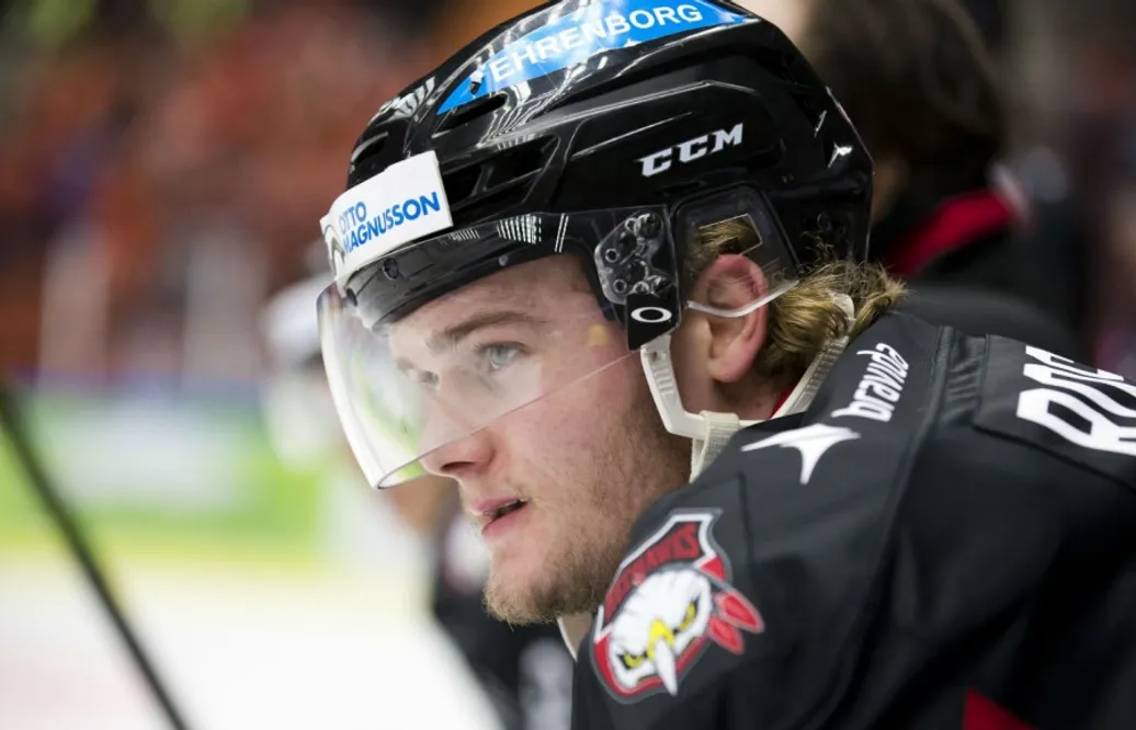 Ynglingen som ska ta plats i ett erfaret Redhawks: ”Alltid en utmaning att vara yngst”