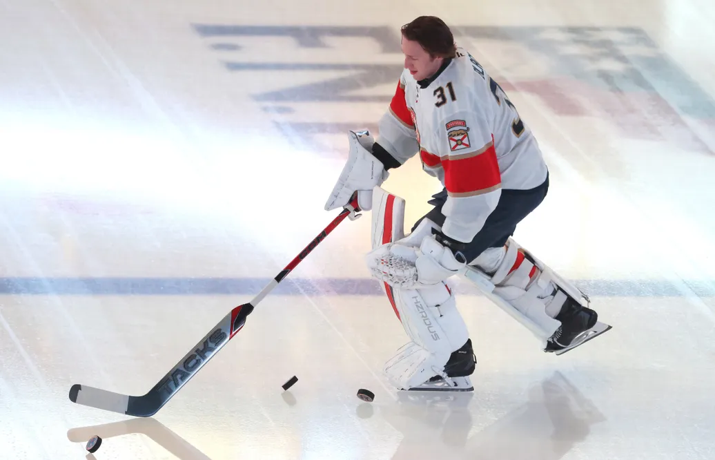 Cooper Black är NHL:s längsta målvakt genom tiderna. Foto: Charles LeClaire-Imagn Images
