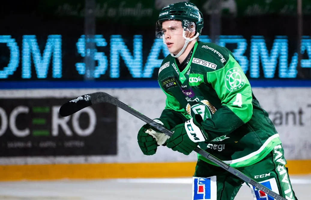 Oscar Lawner förlänger med mästarna