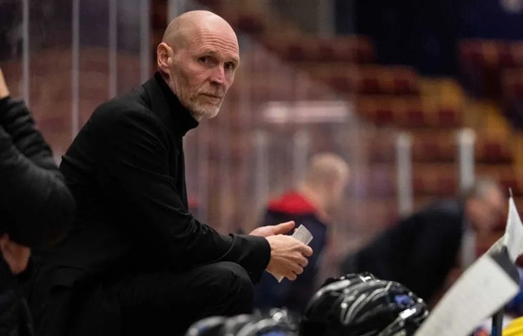 SDHL-SVEPET: Kom till spel med tolv utespelare – då blev det förlust