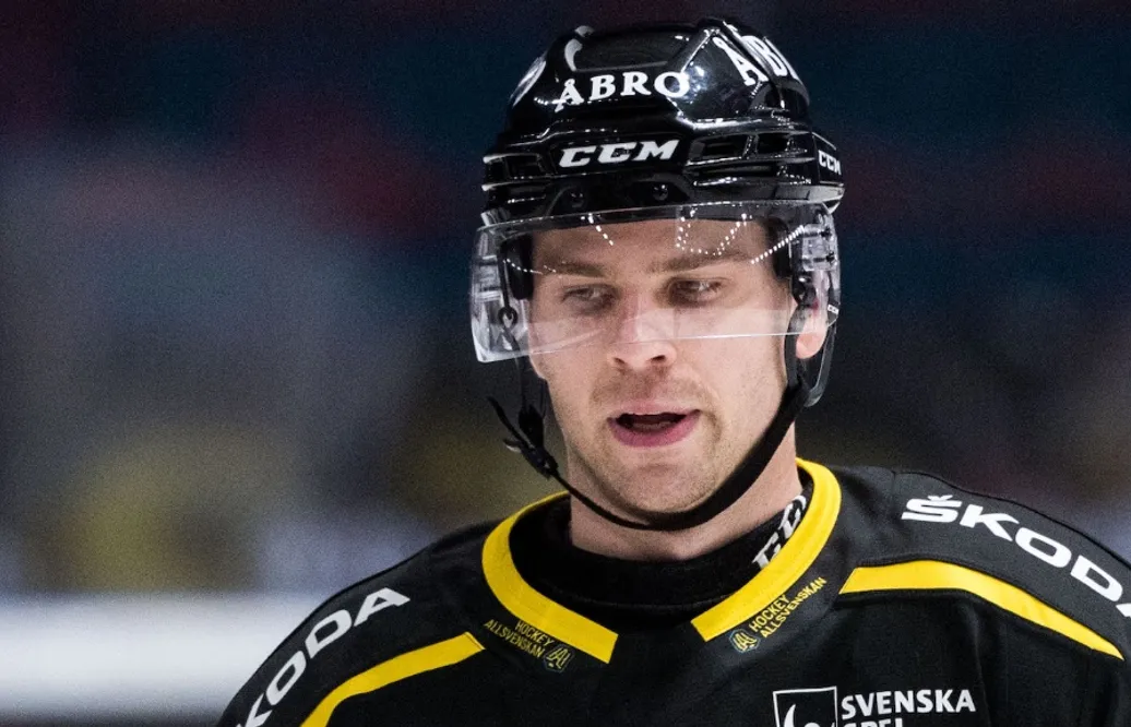Backen riskerar avstängning – efter gårdagens matchstraff