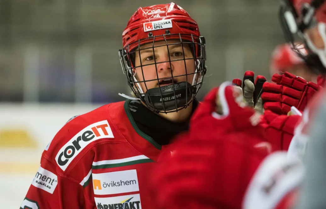 Jennifer Wakefield gjorde två mål när Modo vann mot Djurgården