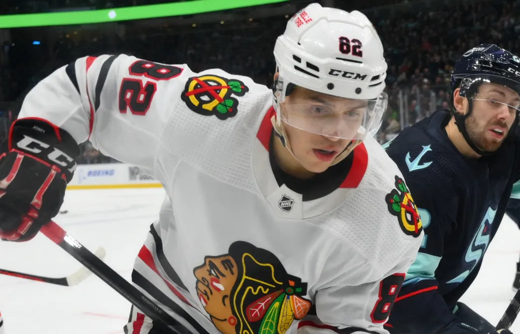 Uppgifter: Caleb Jones skriver på för Carolina Hurricanes