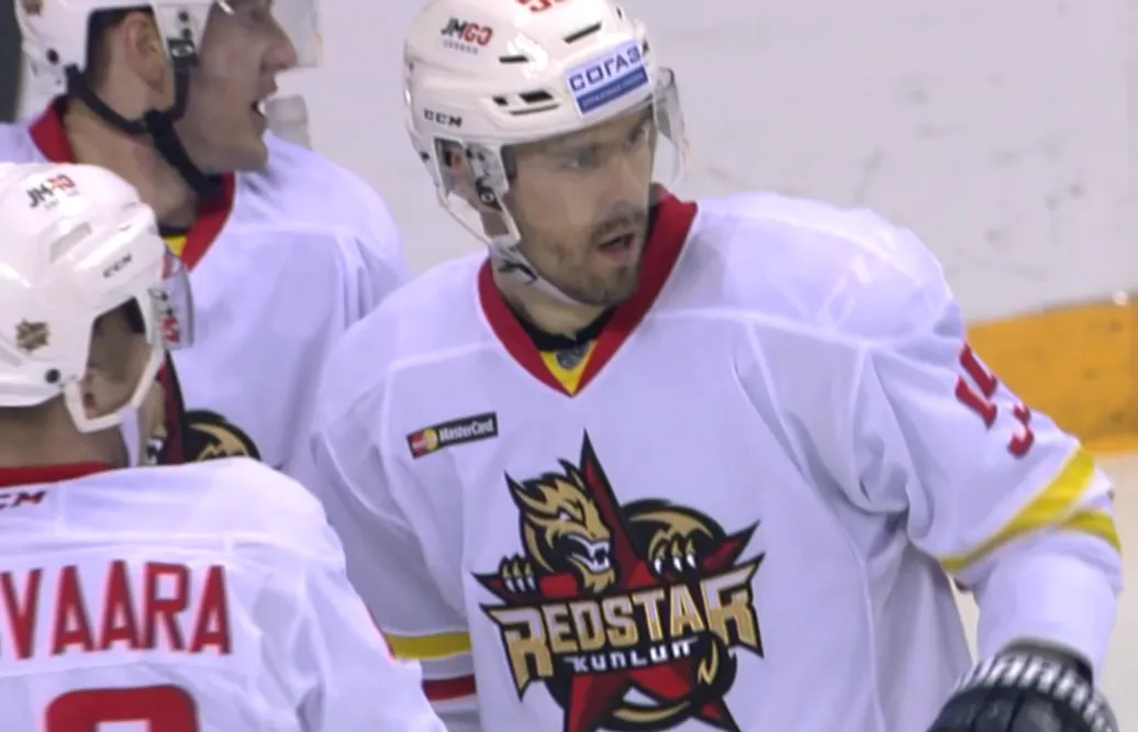 Linus Videll om KHL-äventyret i Kina: ”Vår nattsömn har vi fått på flygplanen”