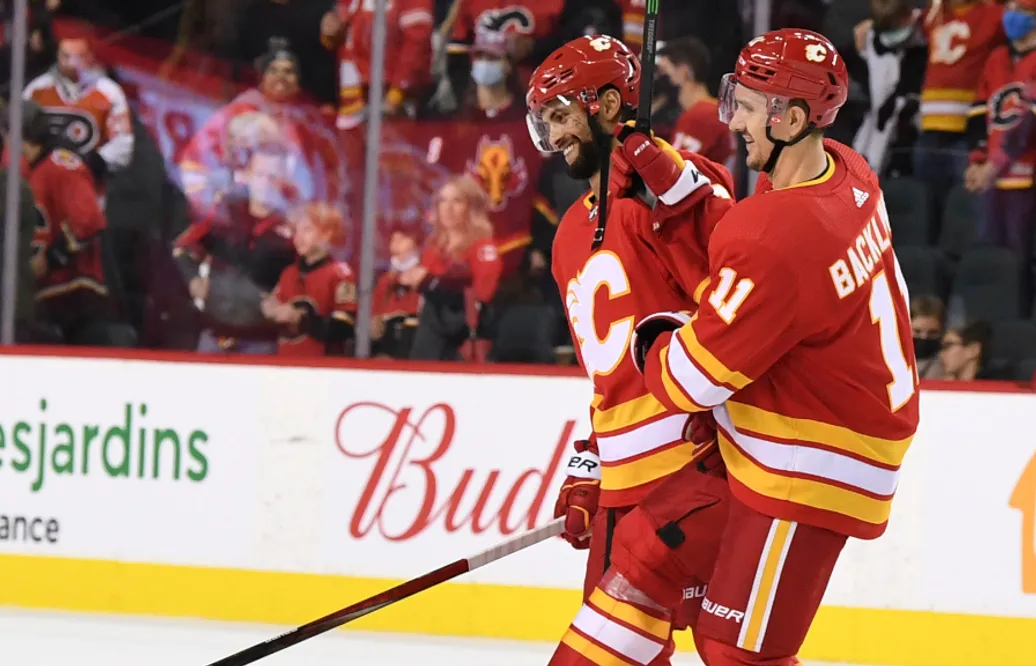 Agenten bekräftar: Inga förhandlingar för Mikael Backlund eller Oliver Kylington