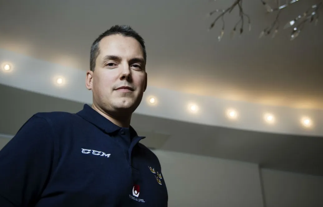 Slumpen gjorde honom till tränare – nu ska han leda Juniorkronorna till guld