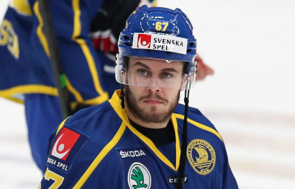 Svenskforwarden placeras på waivers – efter återkomsten