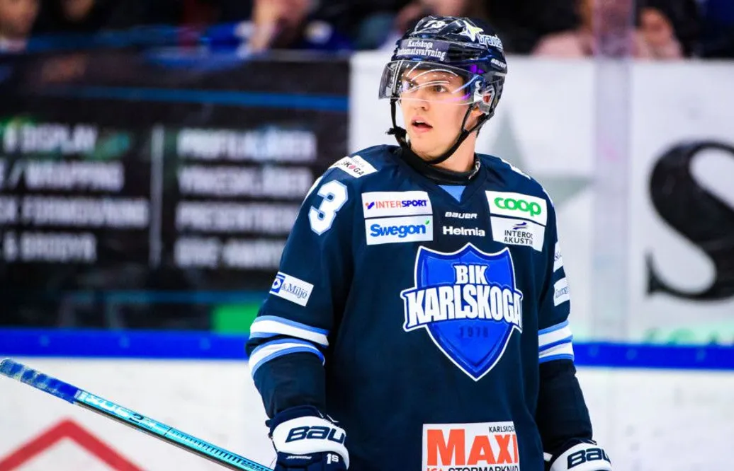 Centern lämnar - klar för SHL-spel