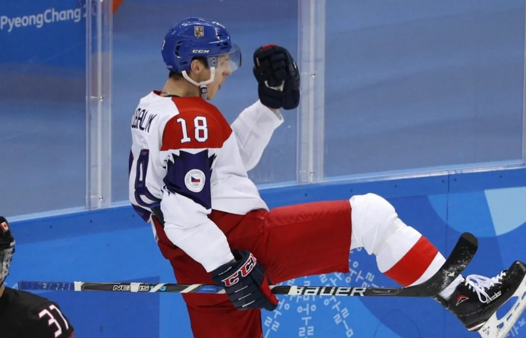 På väg mot NHL – poängkungens rättigheter trejdade
