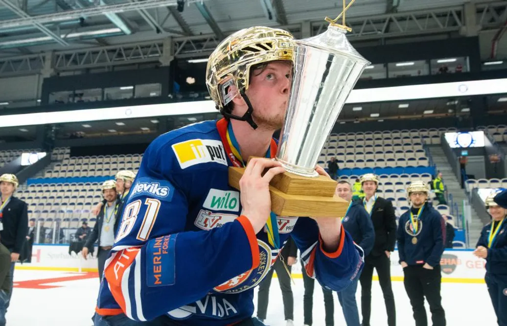 Succéspelaren lämnar Växjö – flyttar till NHL