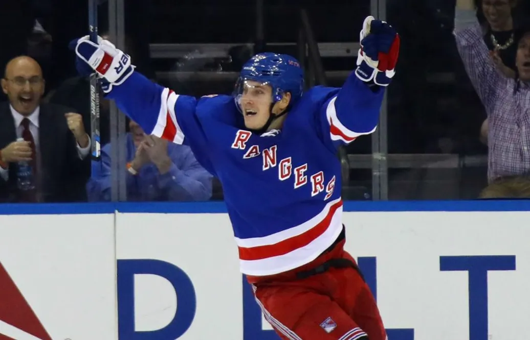 Tidigare HV-stjärnan dubblar lönen i NHL – stannar i Rangers
