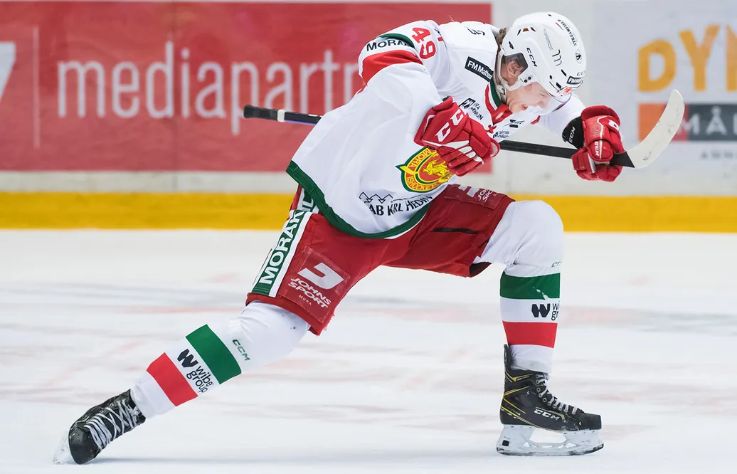 Noah Steen skriver A-lagskontrakt med Mora