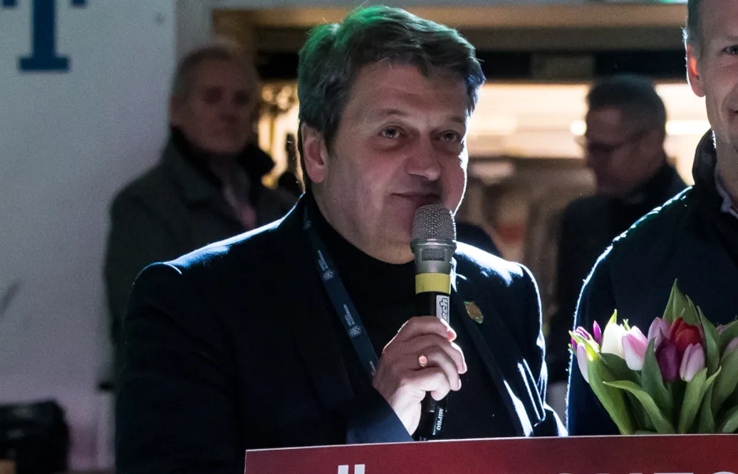 Peter Masuhr blev av med sin roll i Mora – mitt under pågående match