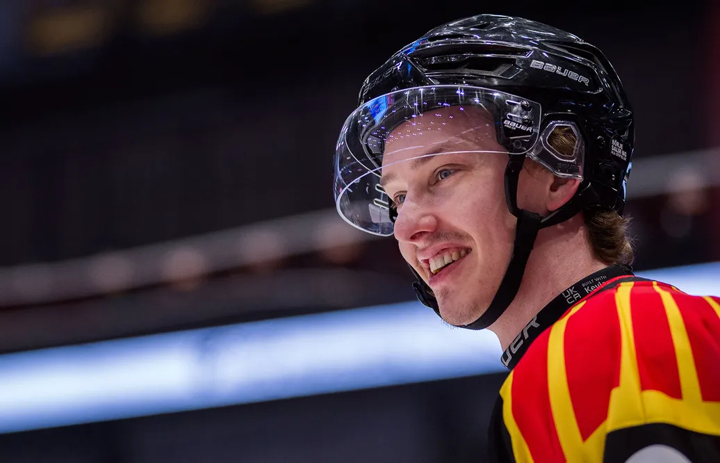 Linus Lindblom stannar i Hudiksvall.