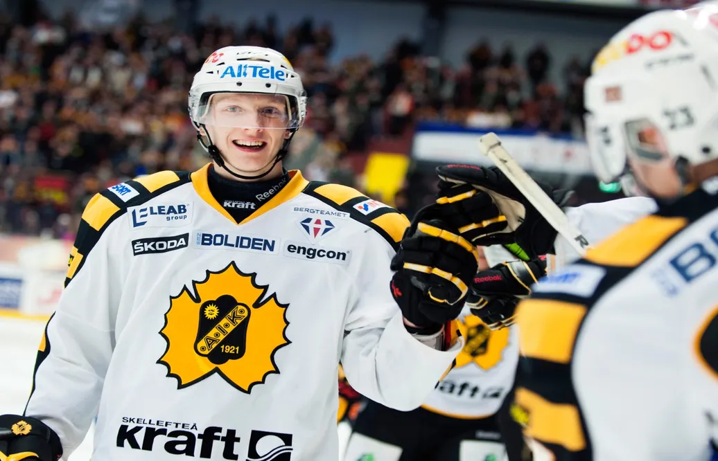 John Klingberg van SM-guld med Skellefteå 2013.
Foto: Bildbyrån