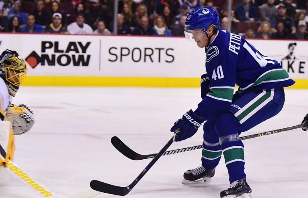 Hyllningen till Elias Pettersson ”Han kan vara deras bästa spelare”