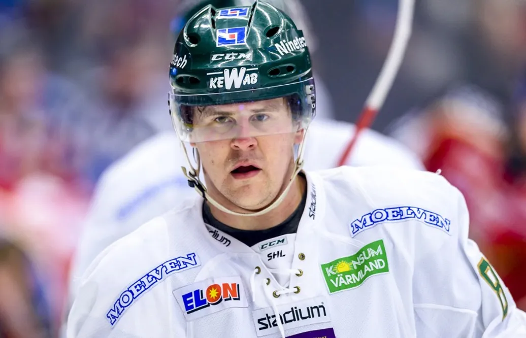 Förre SHL-stjärnan tvingas lämna andra klubben för säsongen