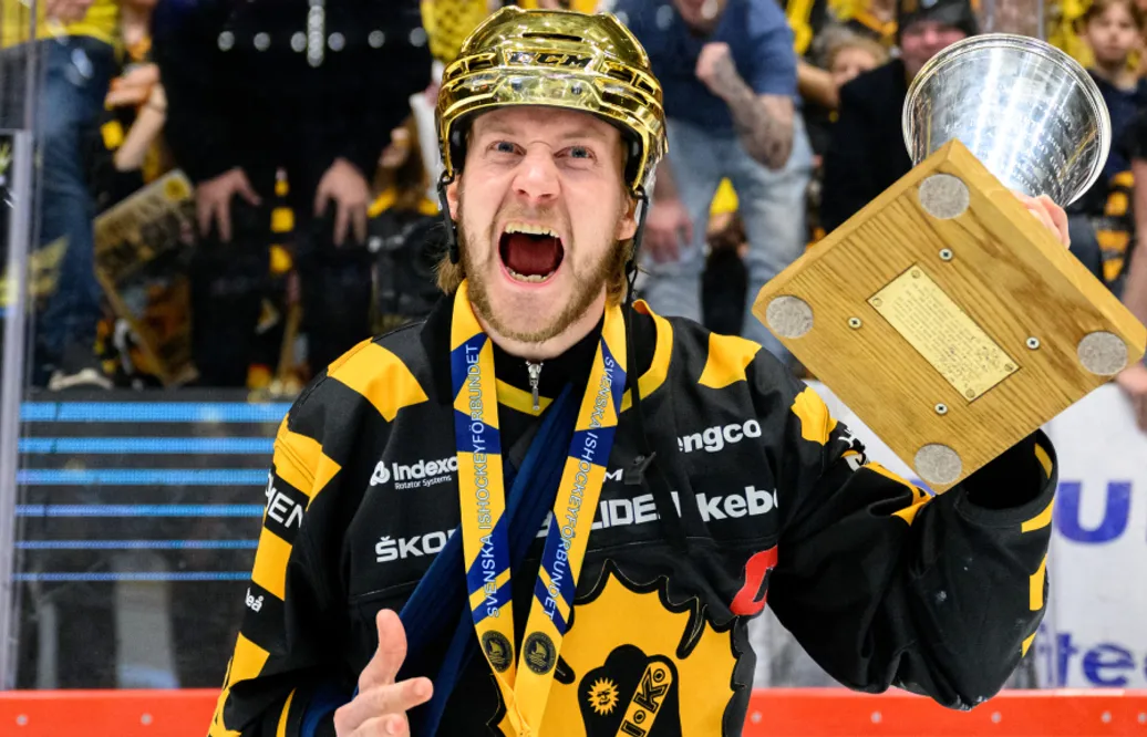 Jonathan Pudas skriver på för fem nya år i Skellefteå