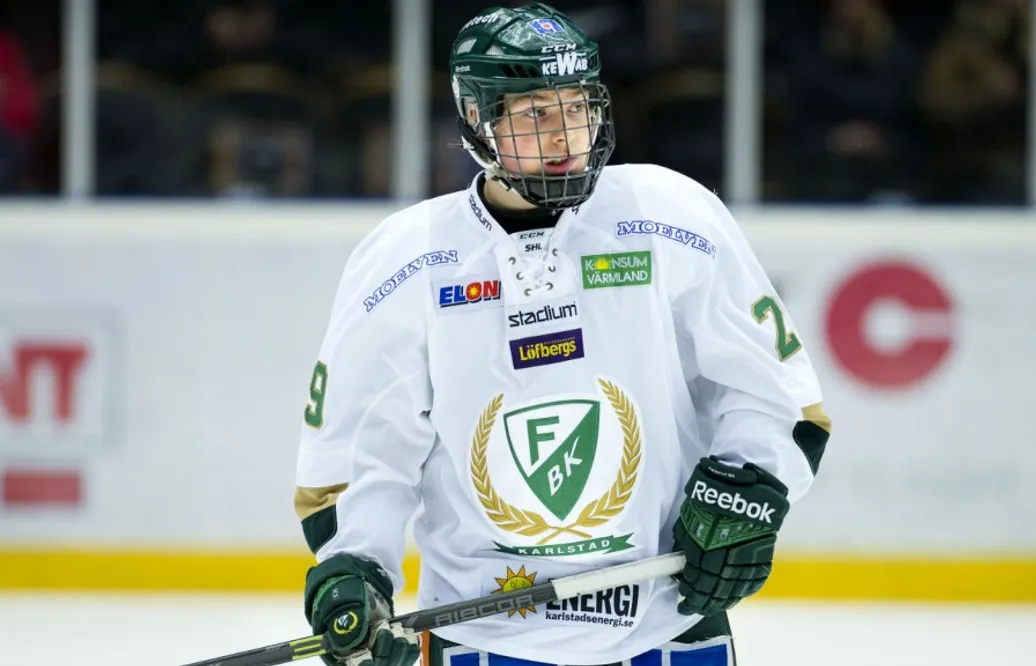 17-åringen som gör succé i Färjestads juniorkedja: ”Är bara att ta vara på chanserna och njuta varje sekund”