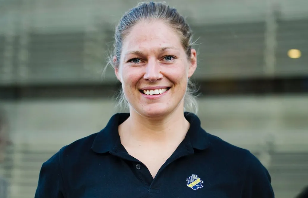 Emelie Berggren blir historisk – när AIK hissar tröjan till taket
