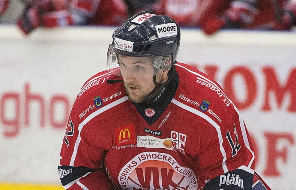 Hockeypappans sköna sms till sonen – brutalt ärlig i sin analys: ”Han är för skön min far”