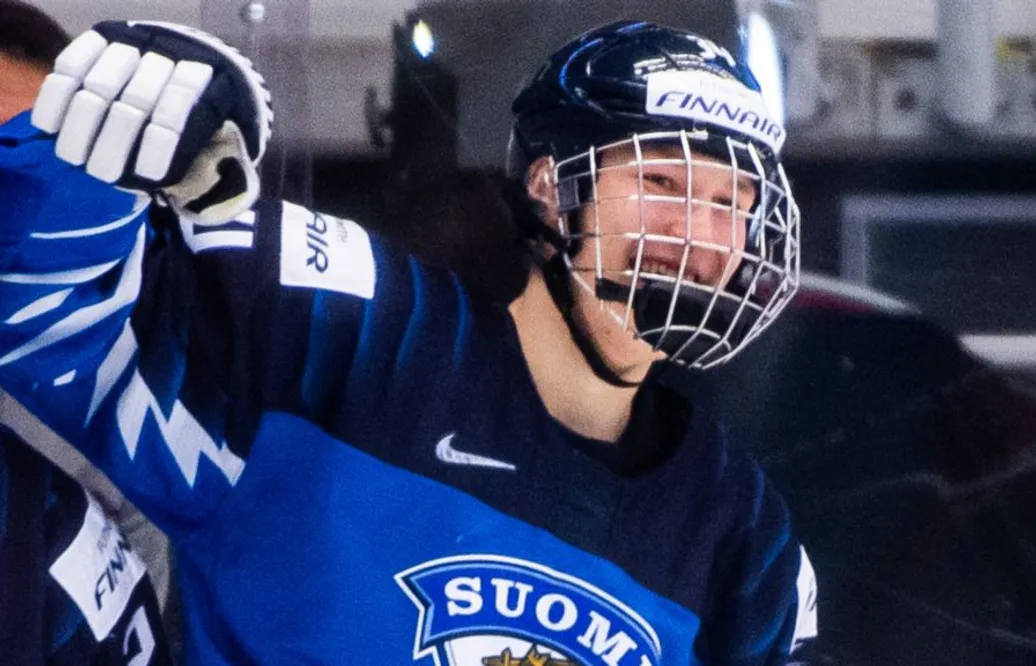 Föll i draften – nu skriver talangen NHL-kontrakt