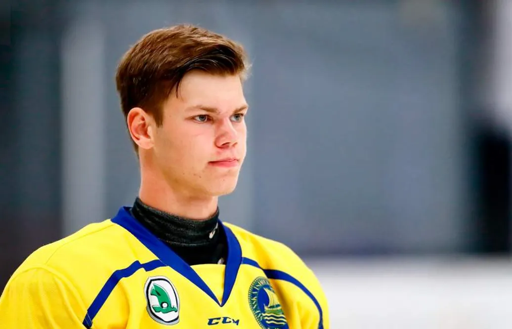 Förre AIK-talangen Oliver Moberg övergår från juniorhockey till college