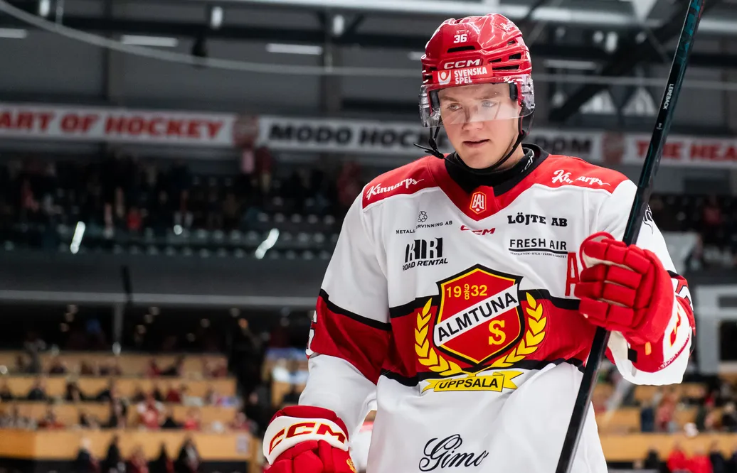 Leon Lerebäck stannar i Almtuna.