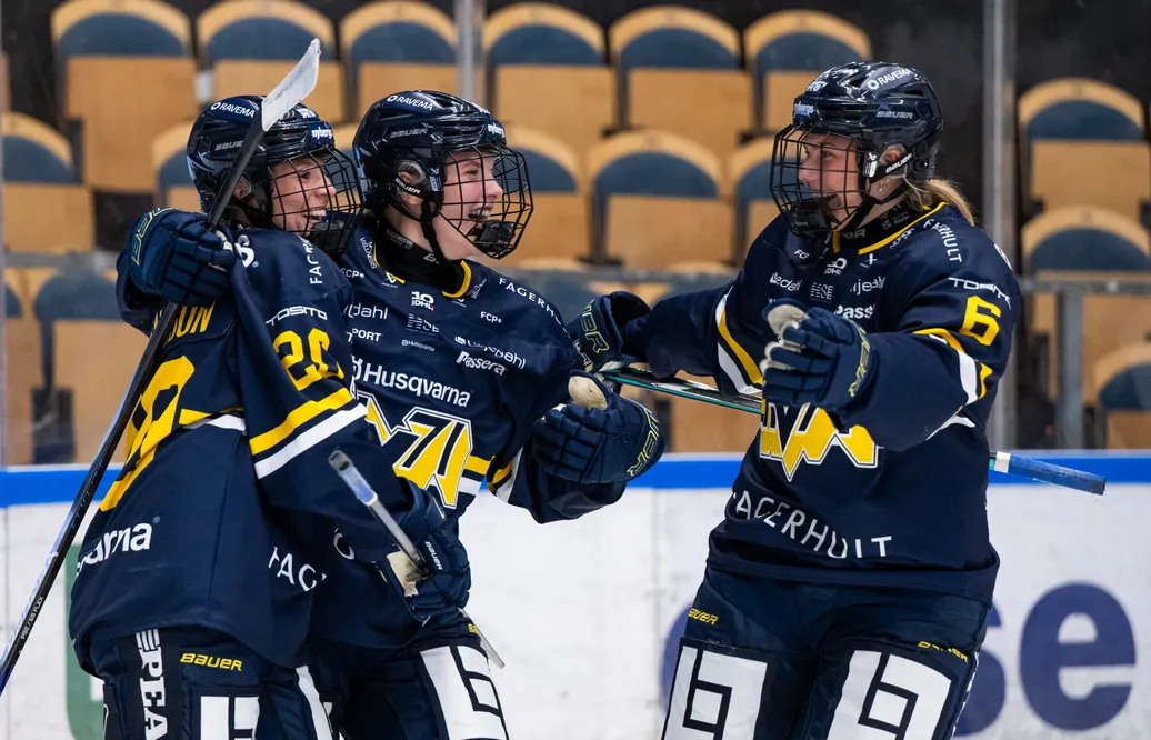 Thea Johansson och hennes lagkamrater i HV71 fick jubla i mötet med Djurgården.
Foto: David Wreland / BILDBYRÅN