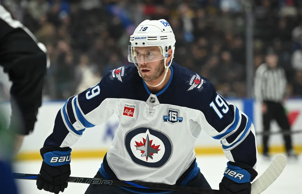 Jonathan Toews avslutar NHL-karriären. Foto: Simon Fearn-Imagn Images