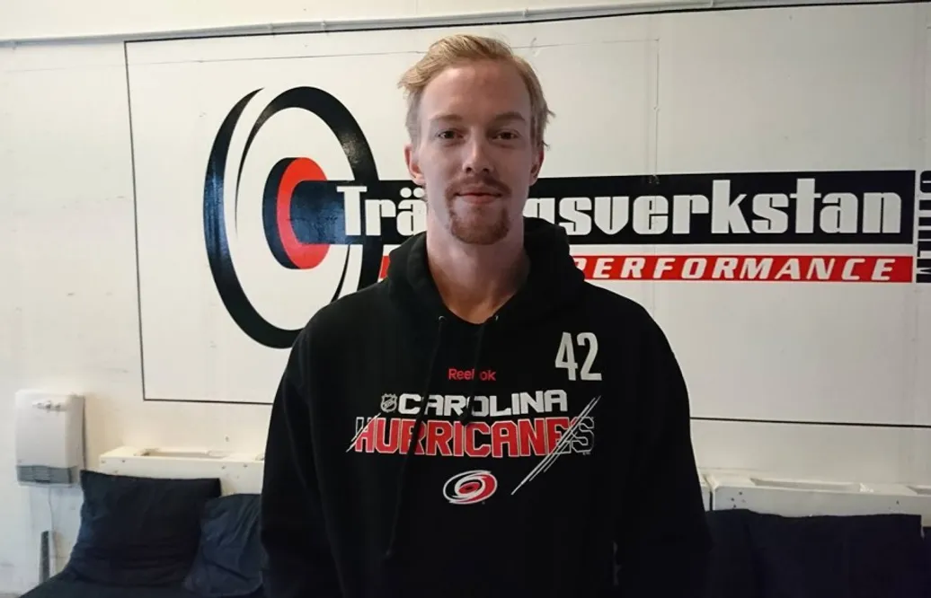 Debutanten hyllar lagsammanhållningen: ”Vi brukar även spela lite olika brädspel”
