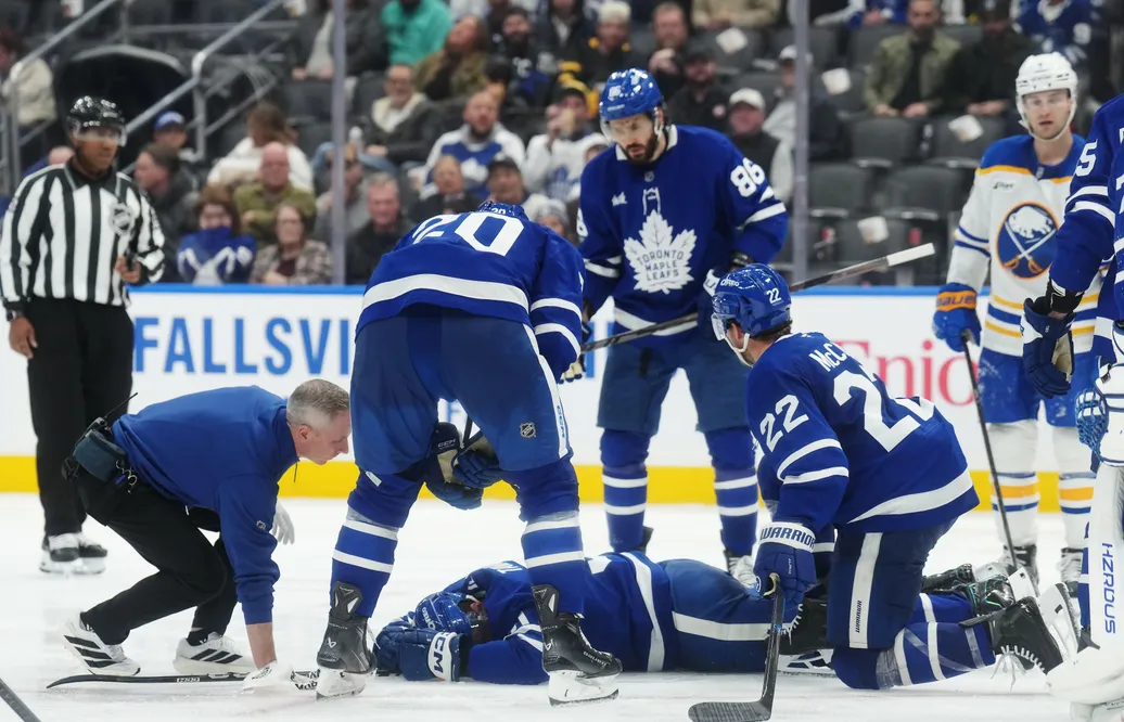 John Tavares kommer att bli borta ett tag efter skada mot Buffalo Sabres i veckan. Foto: Nathan Denette/The Canadian Press via AP