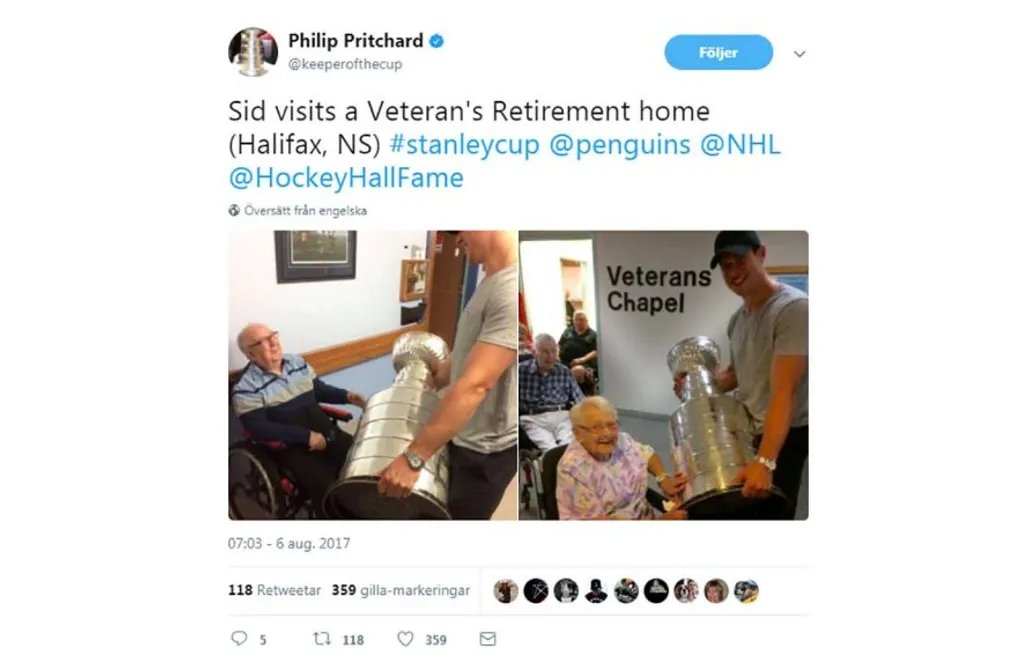 Här tar Crosby med sig Lord Stanley till äldreboendet: ”He totally rocks”