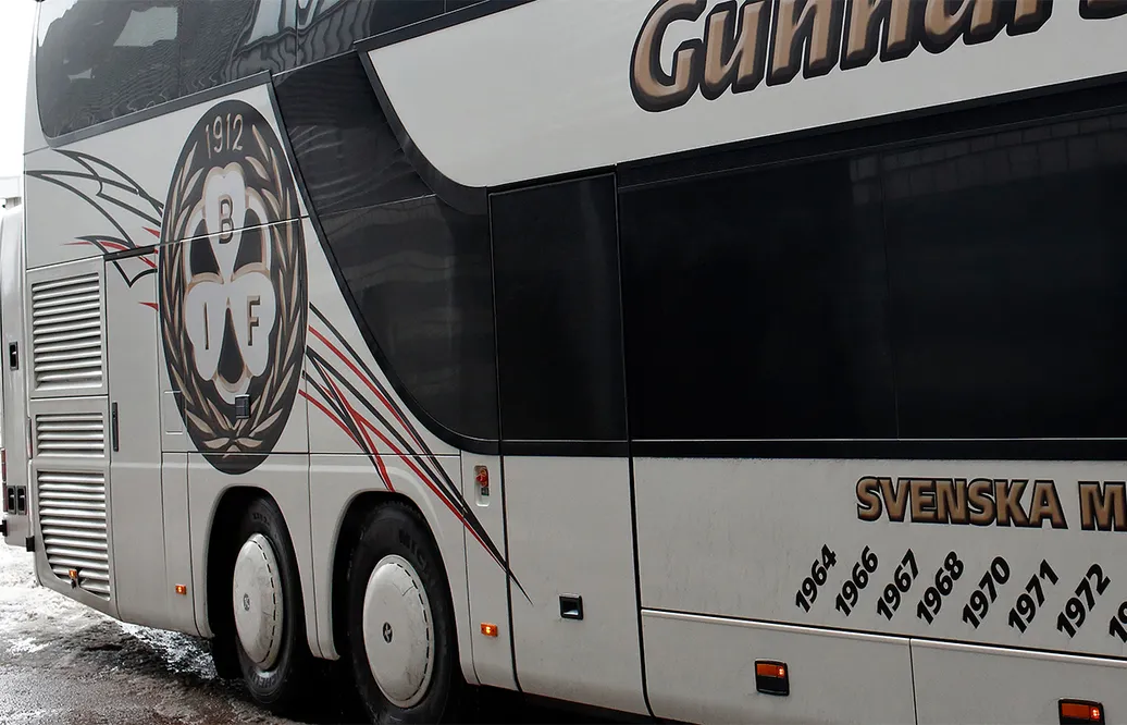 Brynäsjuniorerna strandade - buss började ryka