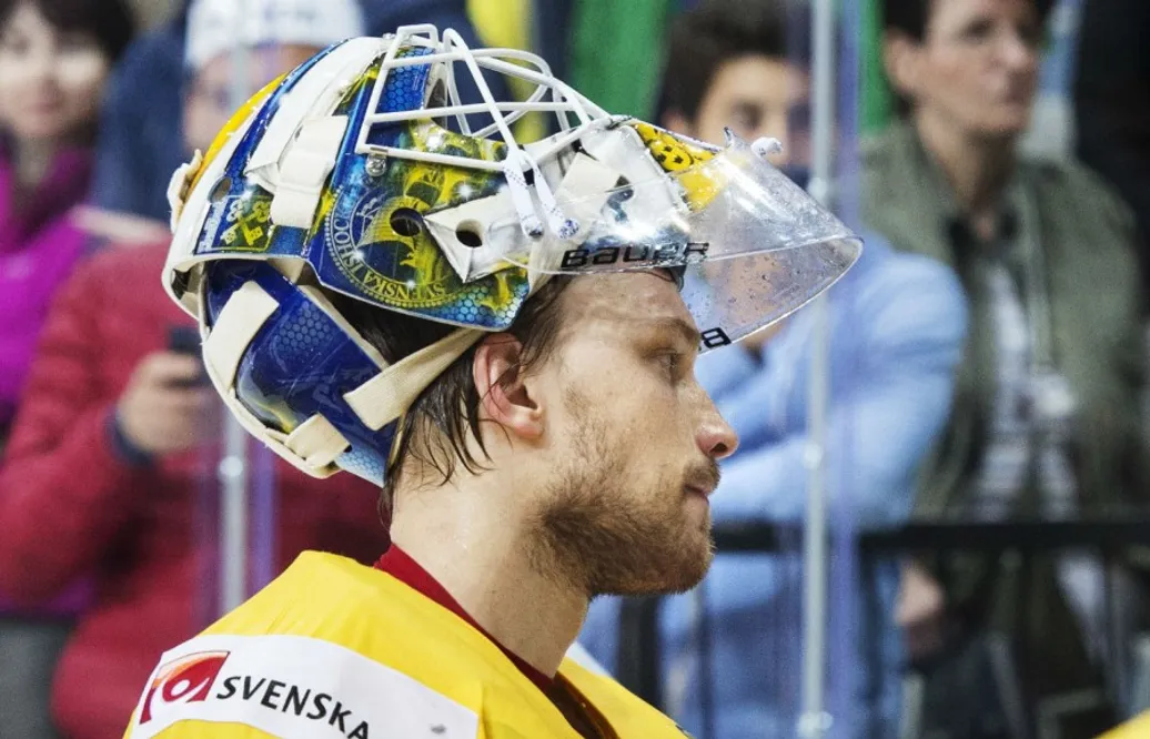 Svenske VM-keepern i valet och kvalet: ”Målsättningen att ta sig till NHL finns kvar”