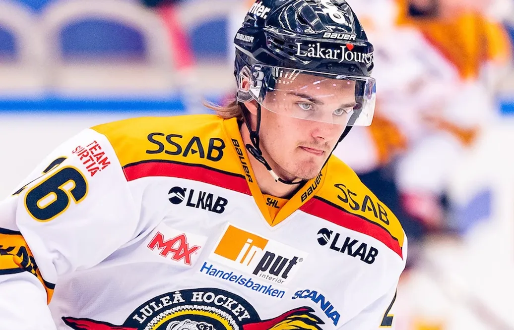 Lucas Jidenius förd till sjukhus – efter tackling