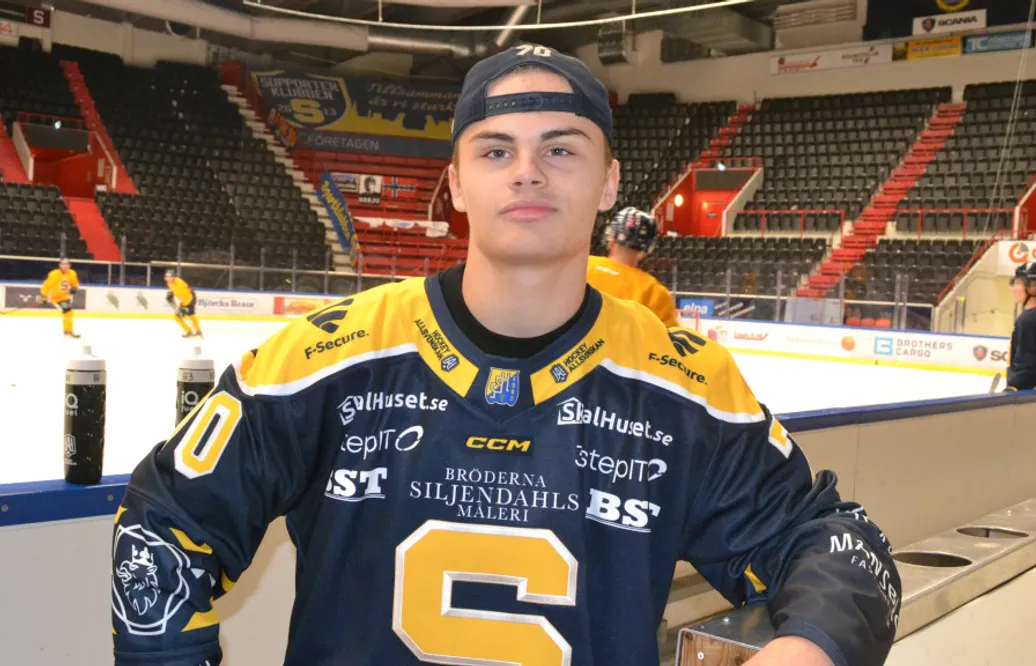 Alex Čiernik förlänger med Södertälje