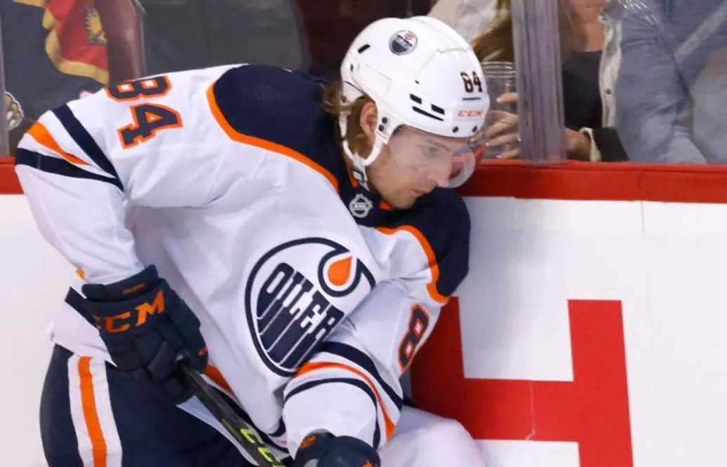William Lagesson skriver på för Carolina Hurricanes