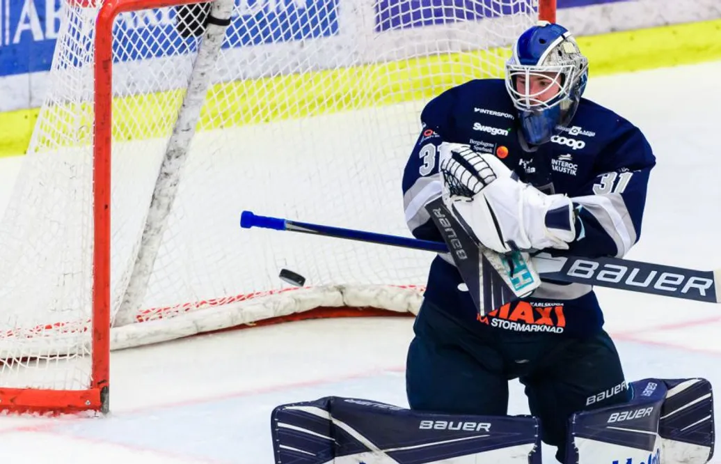 Oväntade insamlingen efter målvaktens diving