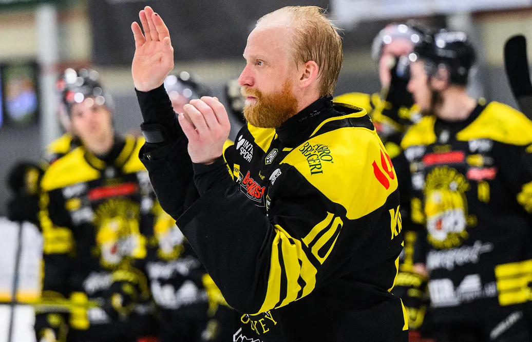 Jakob Karlsson lägger skridskorna på hyllan.