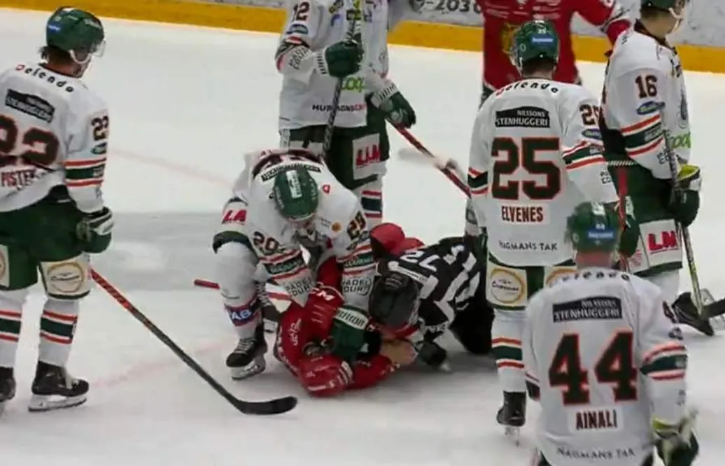 Pontus Netterberg stängs av en match efter slagsmålet med Måns Carlsson