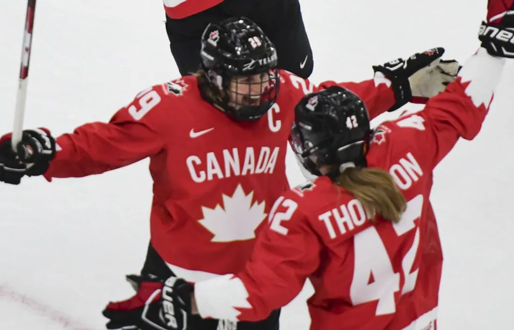 Kanada vände och vann mot Finland i VM-premiären
