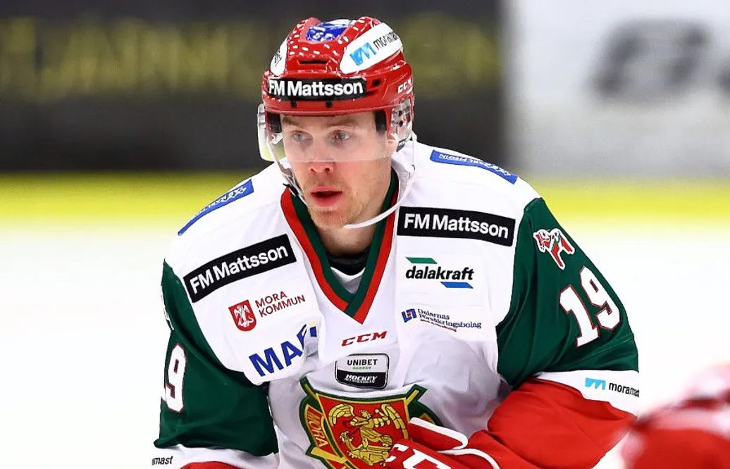 Efter skade- och sjukdomshelvete – forwarden stannar i Mora