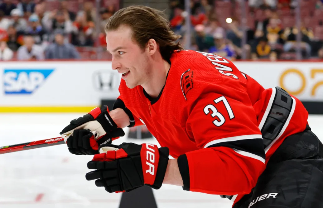 Andrej Svetjnikov gör efterlängtad comeback för Carolina Hurricanes