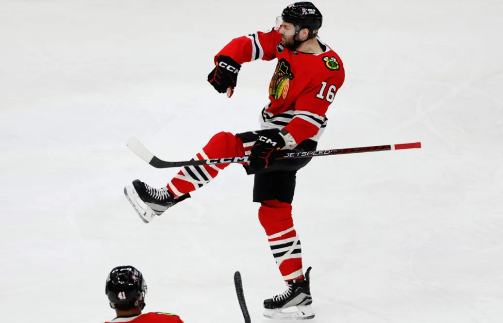 Jason Dickinson skriver nytt tvåårskontrakt med Chicago Blackhawks