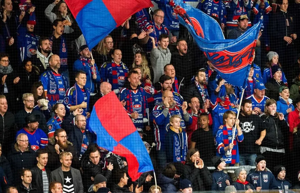 Ispremiären lockade in folket från rekordvärmen