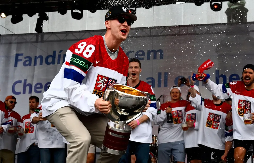 Martin Necas förlänger kontraktet med Carolina Hurricanes