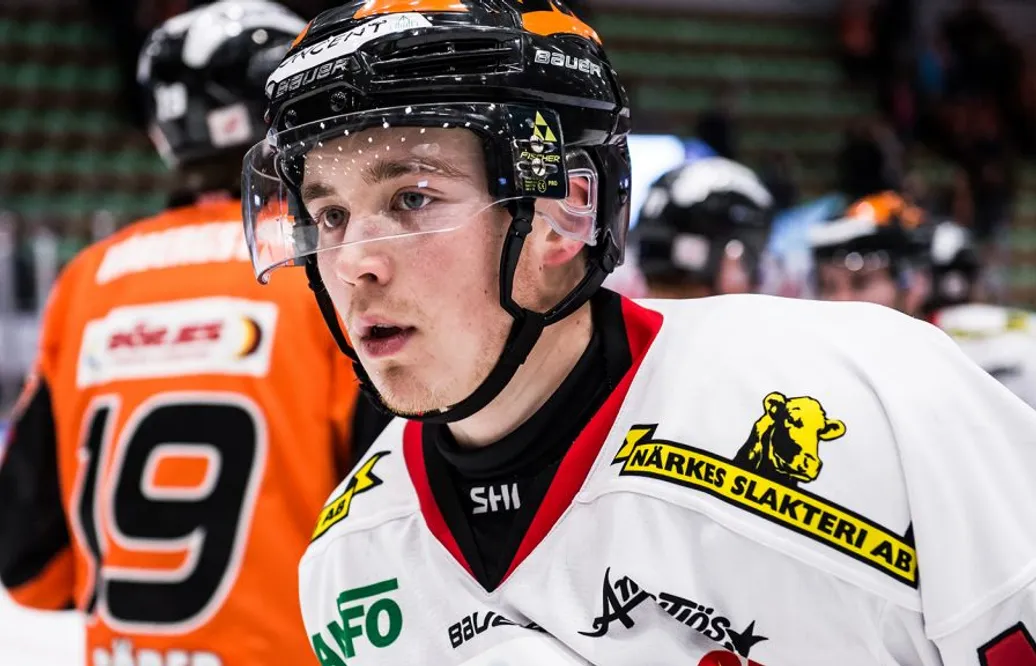 Klart: Joel Mustonen tillbaka i SHL – ”Vill ha in en center”